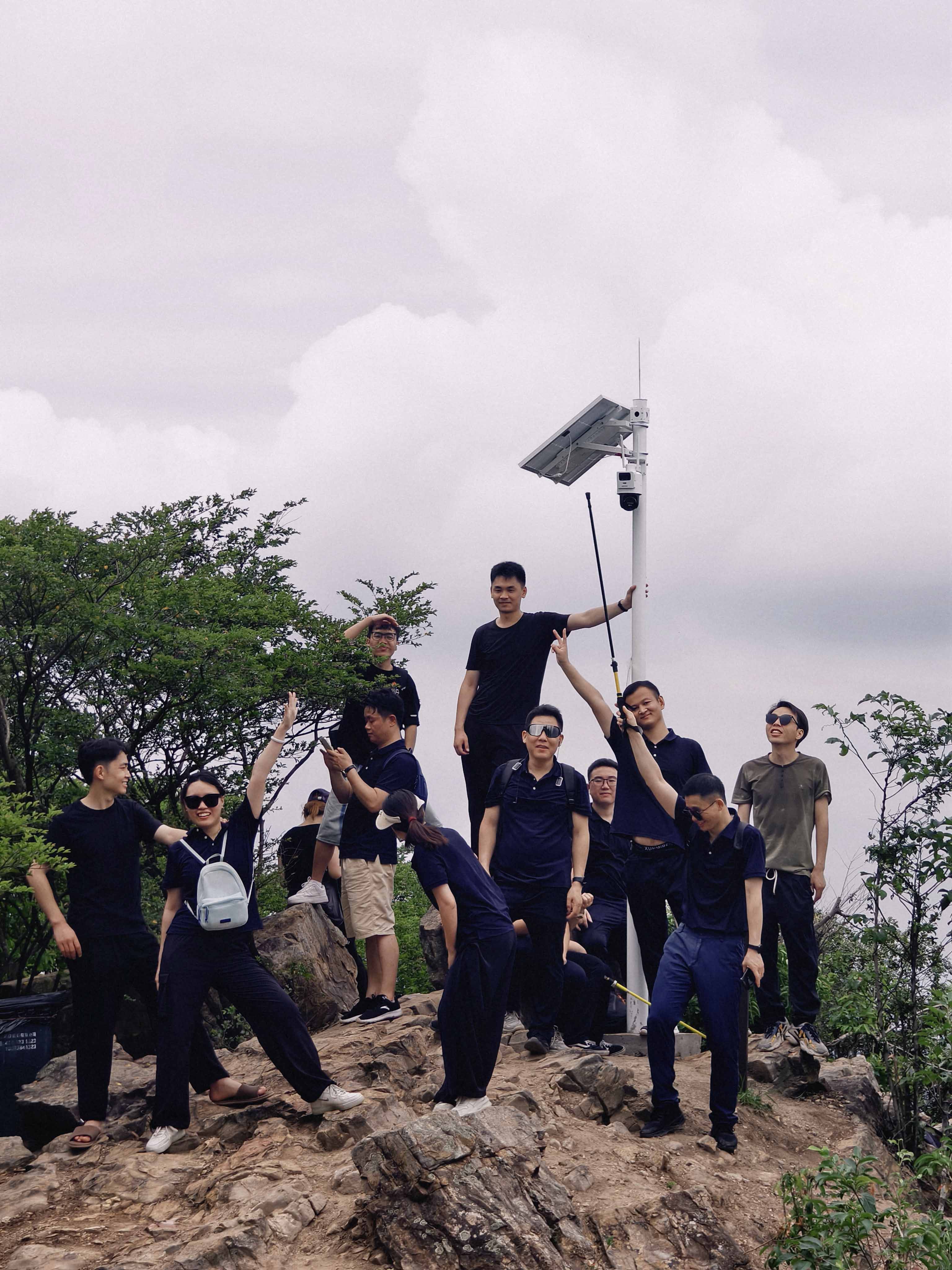 久信達(dá)科技公司員工齊聚光明區(qū)蠄蜍石，開(kāi)啟活力爬山之旅暨團(tuán)建活動(dòng)(圖4)